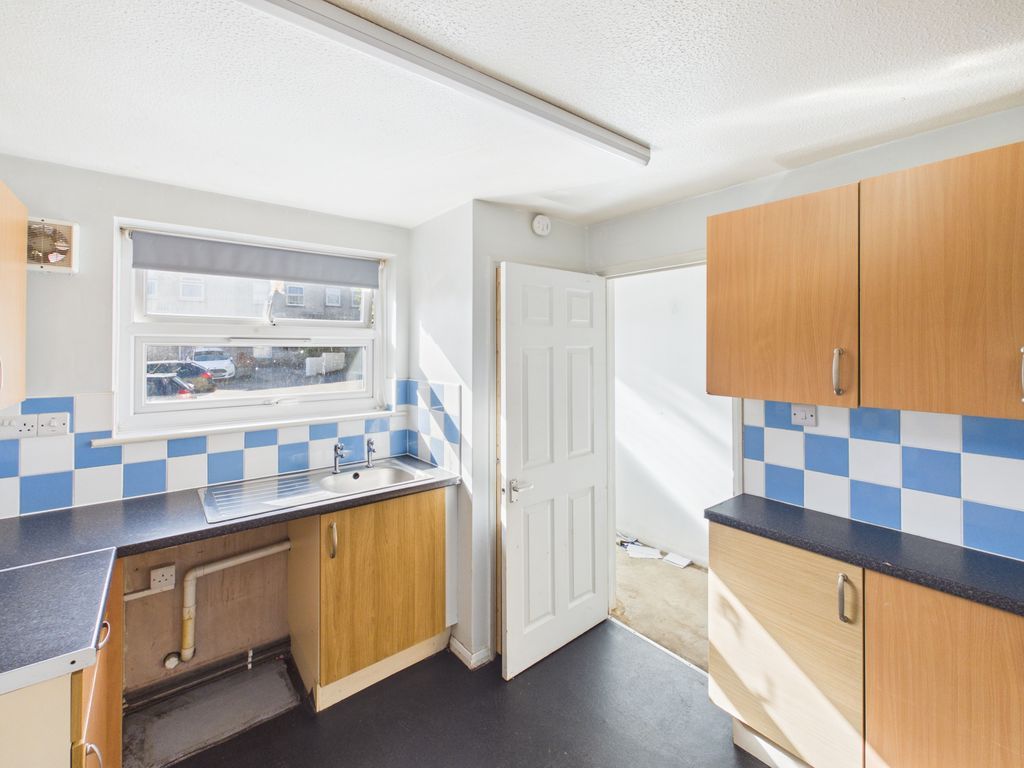 Property photo 3 of 8 Kitchen