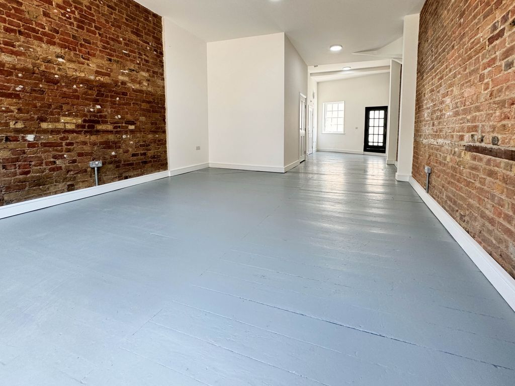 Property photo 2 of 9 H