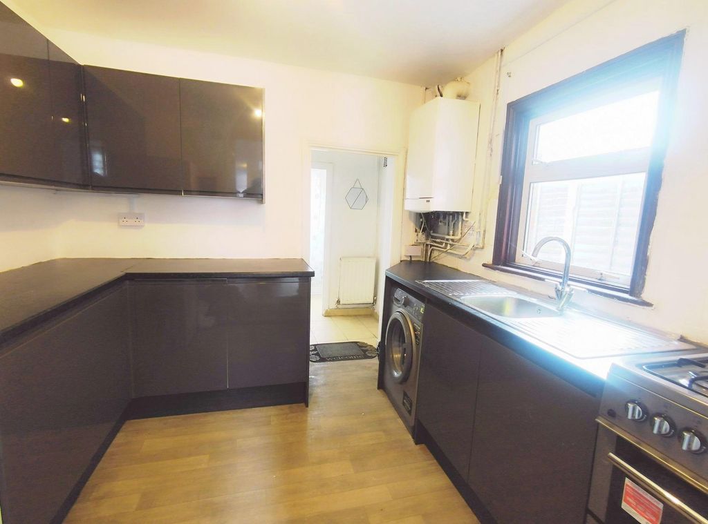 Property photo 2 of 10 Photo 4