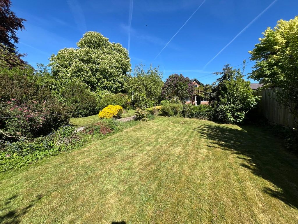 Property photo 3 of 23 Gardens And Parking