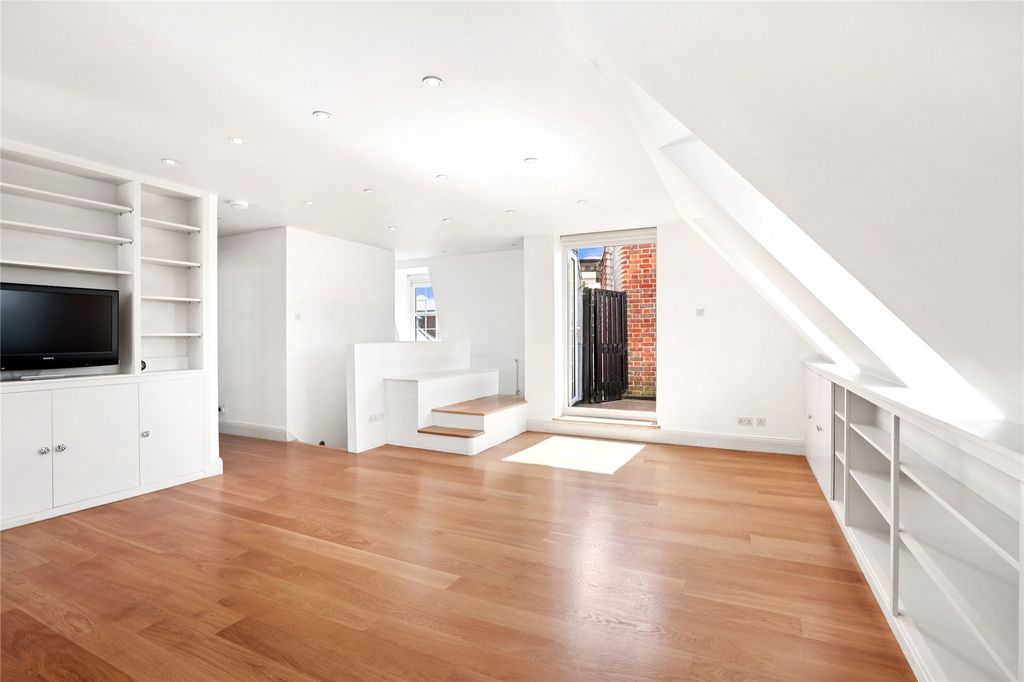 Property photo 1 of 18 Reception Room