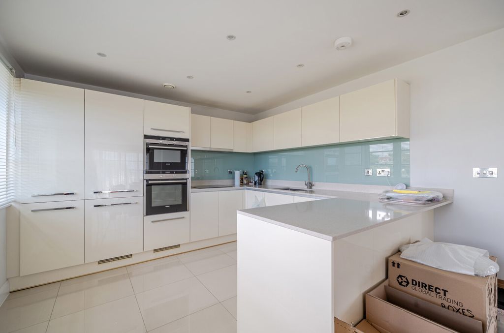 Property photo 2 of 19 1481391-14-6A44Df...