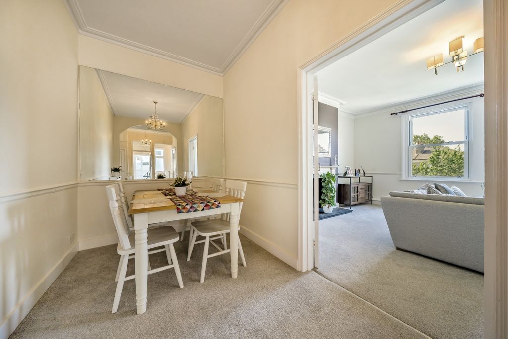Property photo 2 of 15 999837 (4)