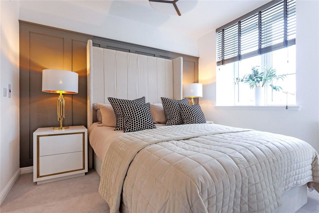 Property photo 2 of 12 Principal Bedroom