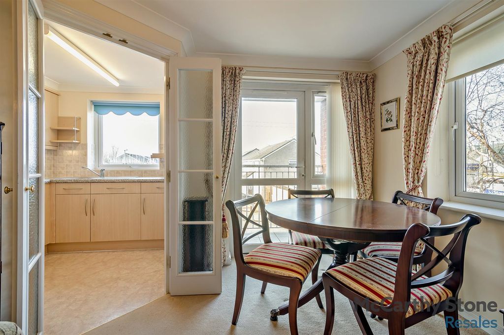 Property photo 3 of 18 Living Room