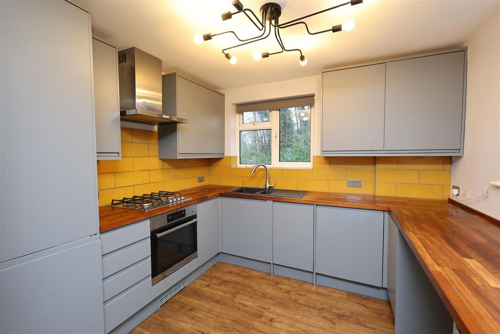 Property photo 2 of 14 Kitchen