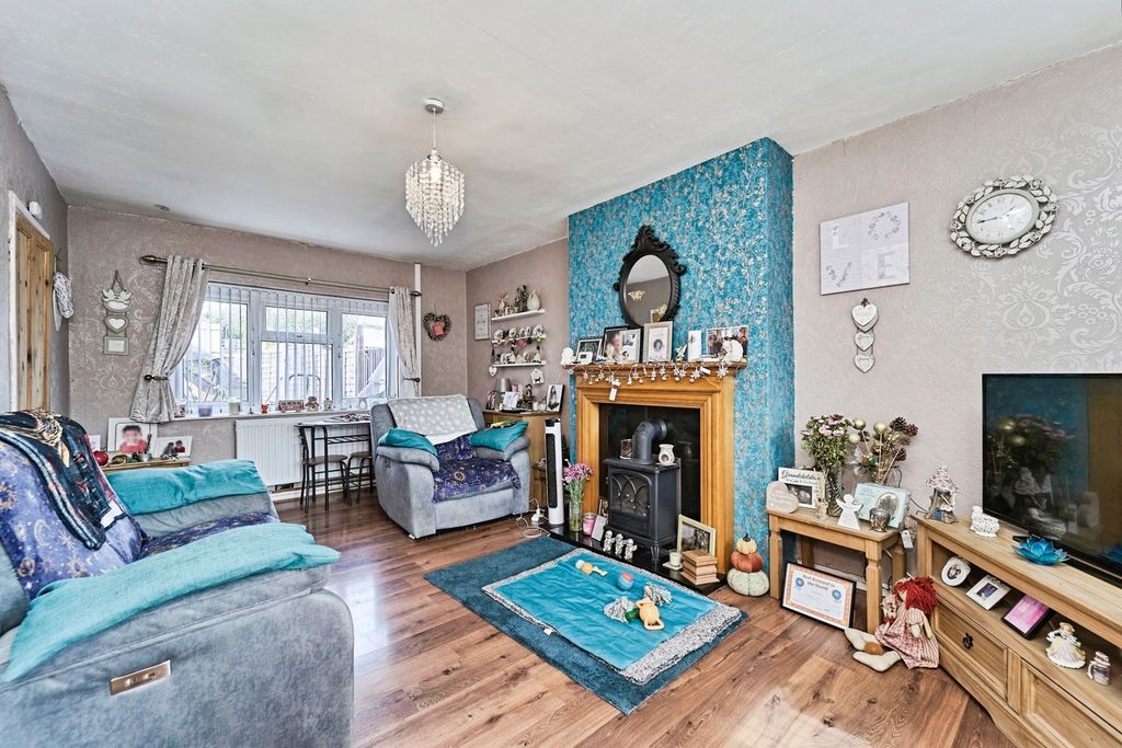 Property photo 2 of 17 Photo