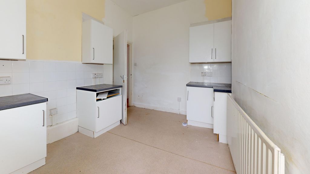 Property photo 3 of 28 Ground Floor Flat And Flat A, 114 Midmoor Road, Balham, London, Sw12 0Et