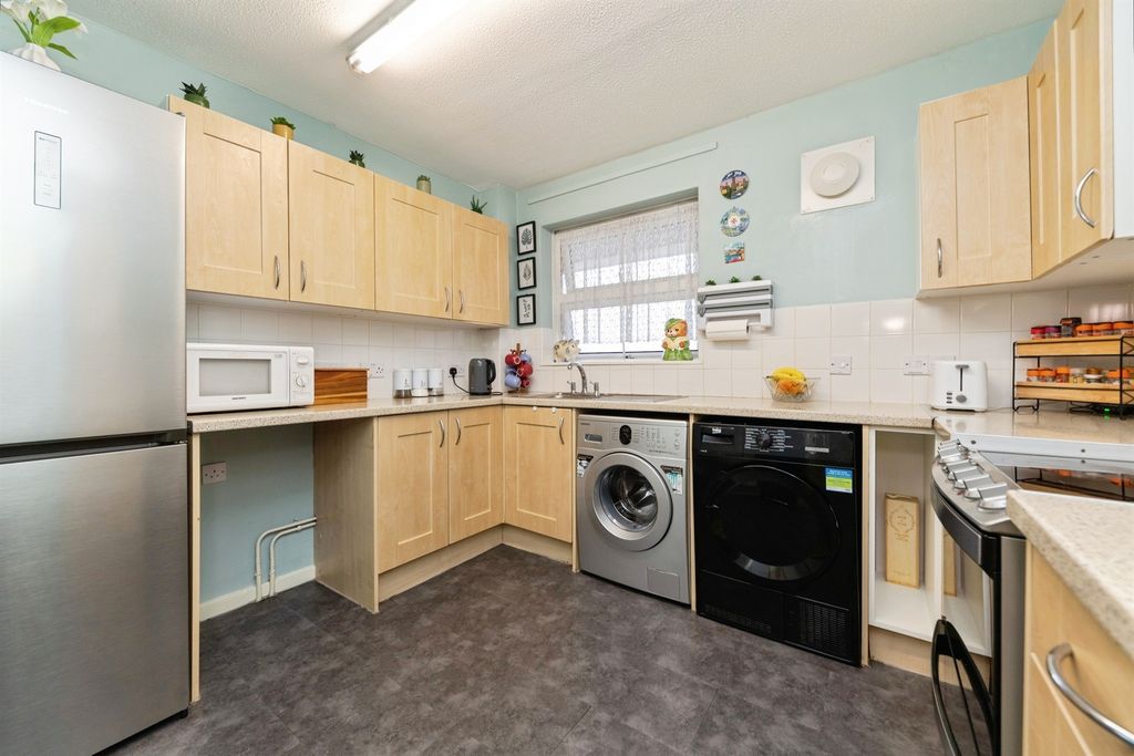 Property photo 2 of 10