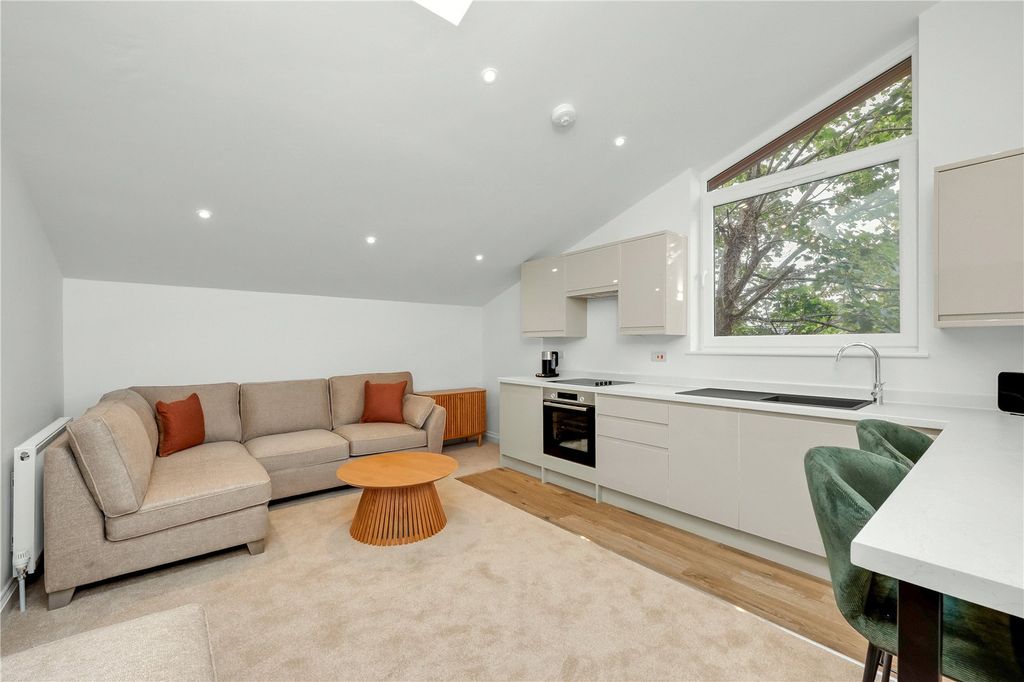 Property photo 3 of 10 Picture No. 12