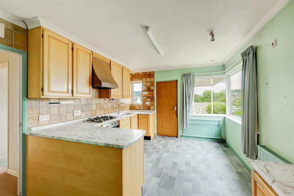 Property photo 3 of 24 21 Netherend Rd Int_17 2.Jpg