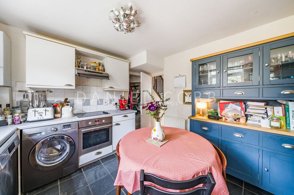 Property photo 3 of 25