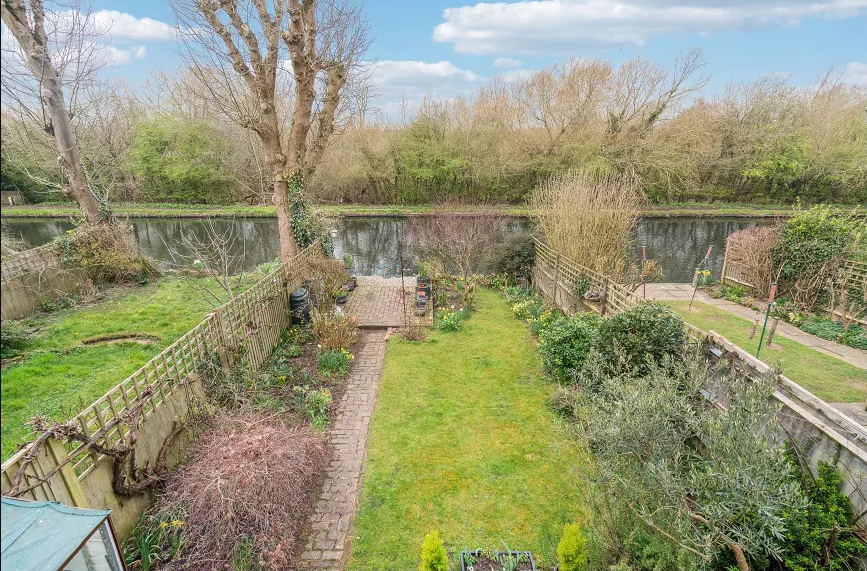 Property photo 3 of 11