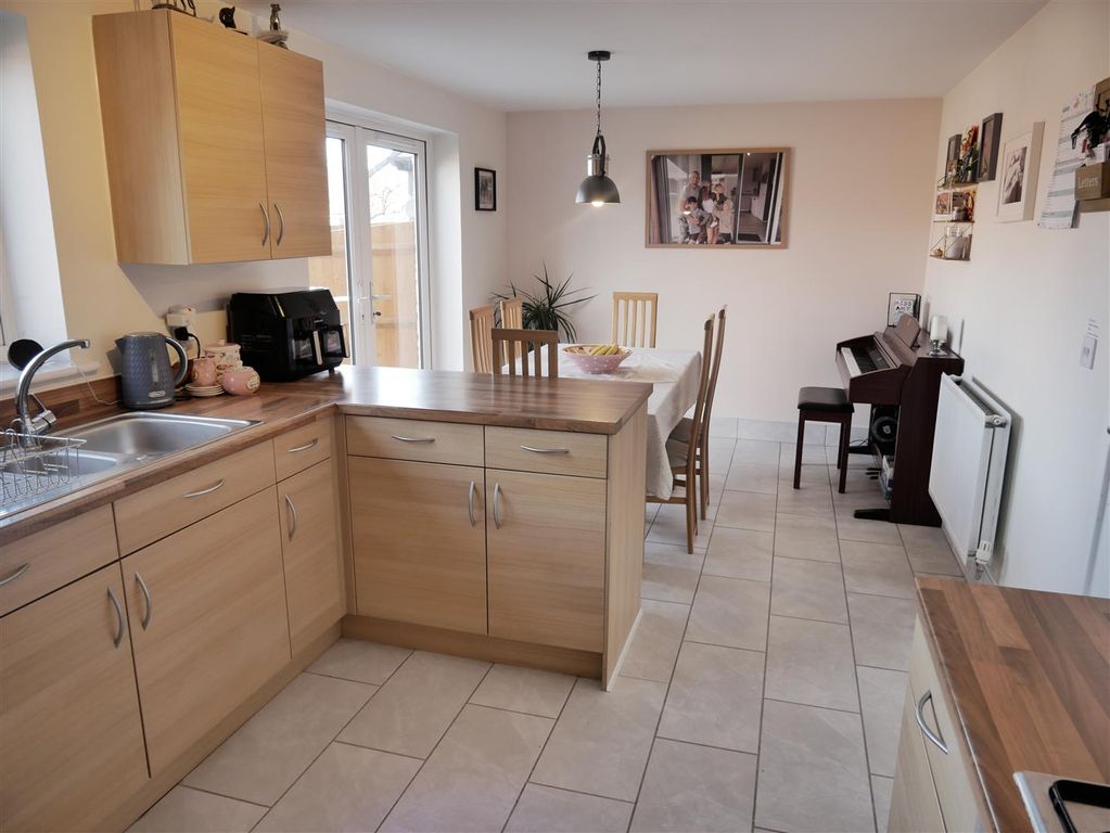 Property photo 2 of 20 Dining Kitchen
