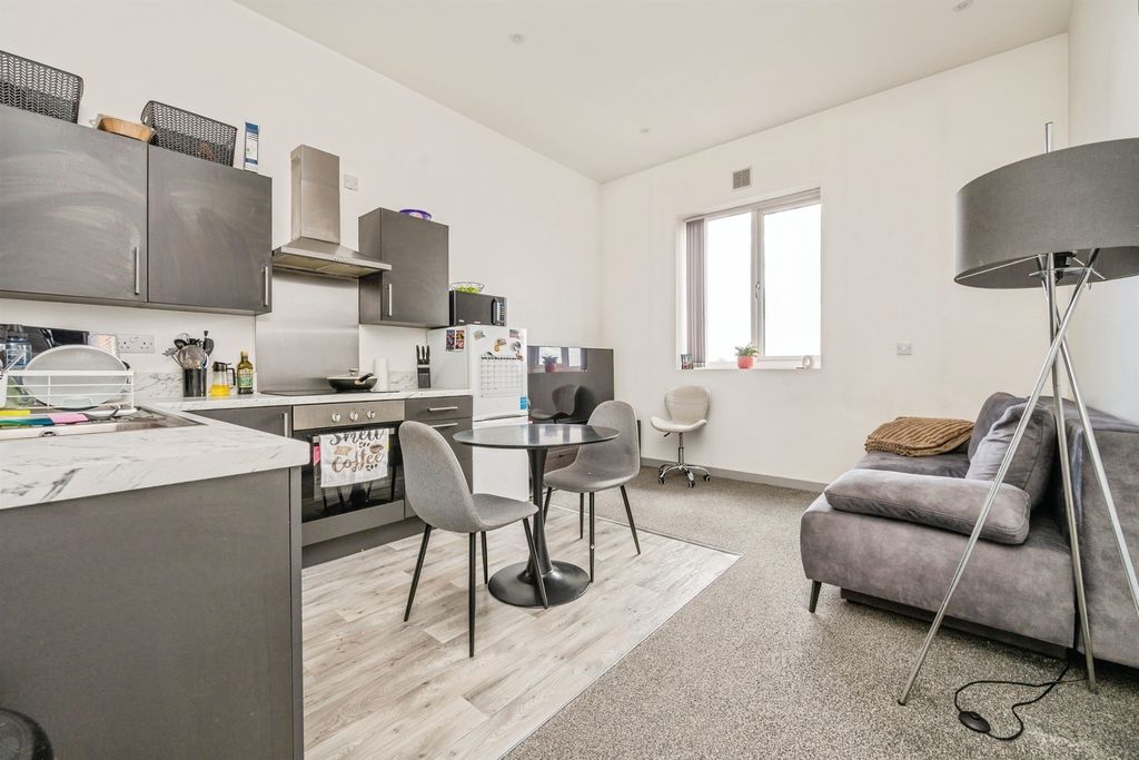 Property photo 2 of 11