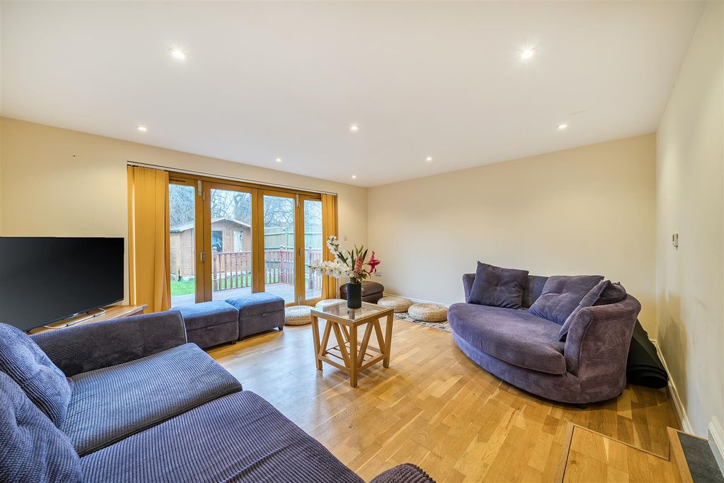 Property photo 2 of 18