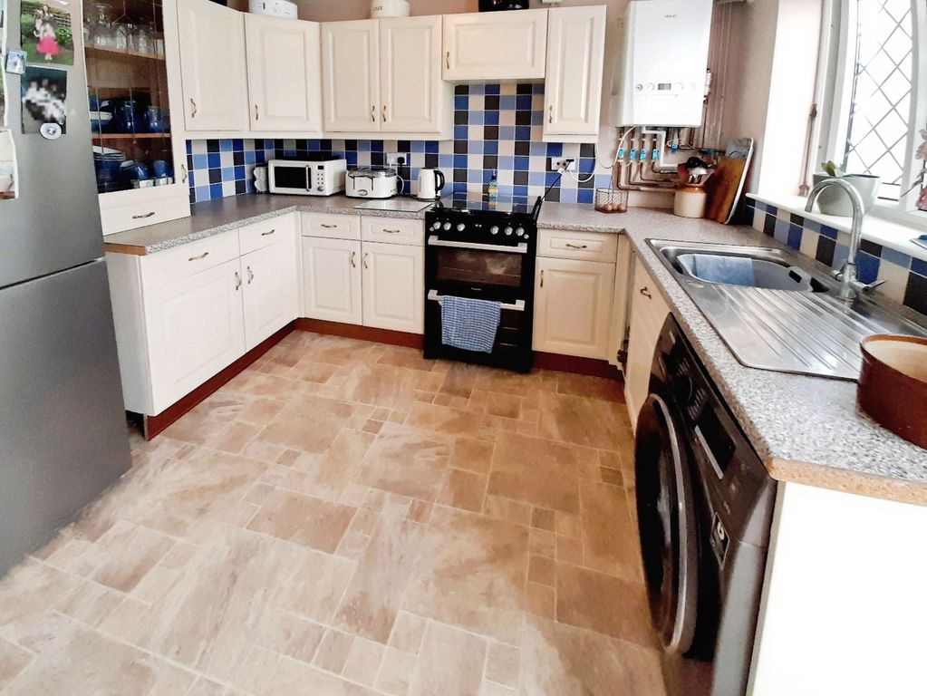 Property photo 2 of 16 Pbox-Kitchen-315896.Jpg
