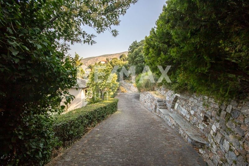Property photo 3 of 25
