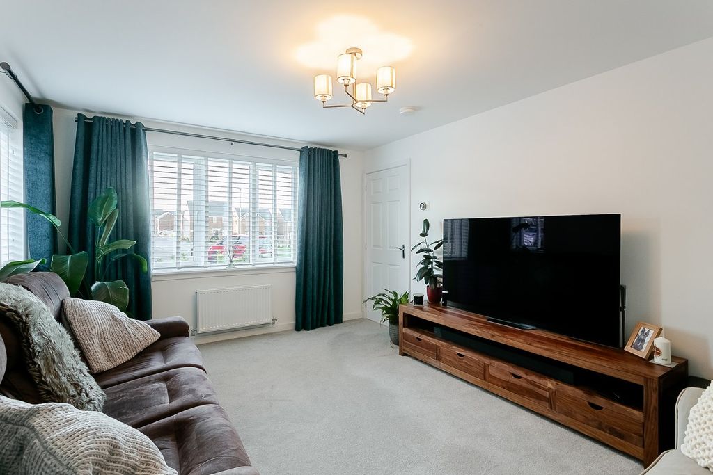 Property photo 3 of 32