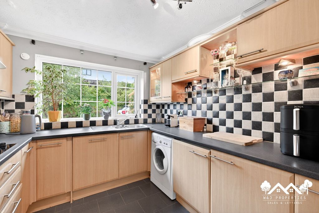 Property photo 3 of 31