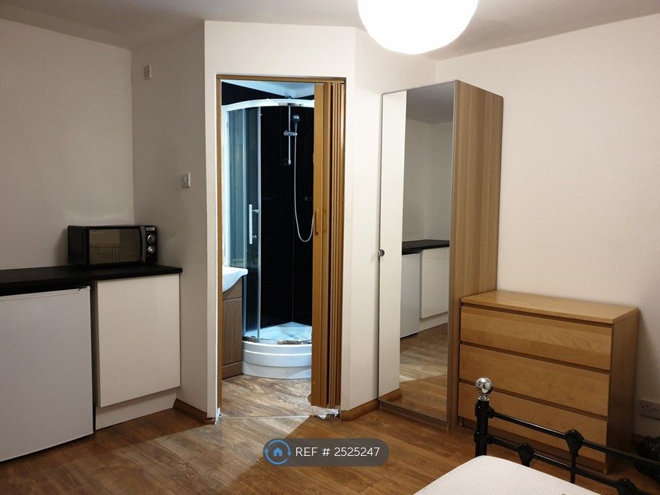 Property photo 2 of 6 Double Ensuite