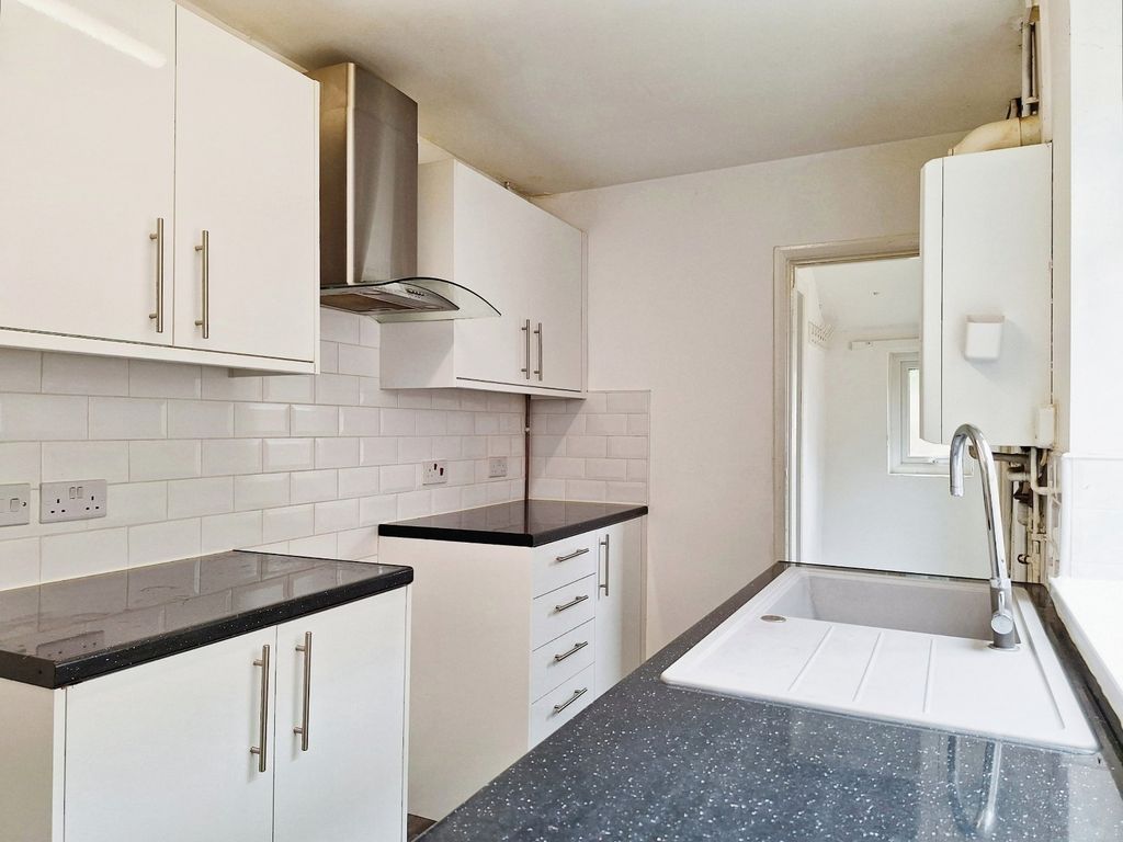 Property photo 3 of 9 Kitchen