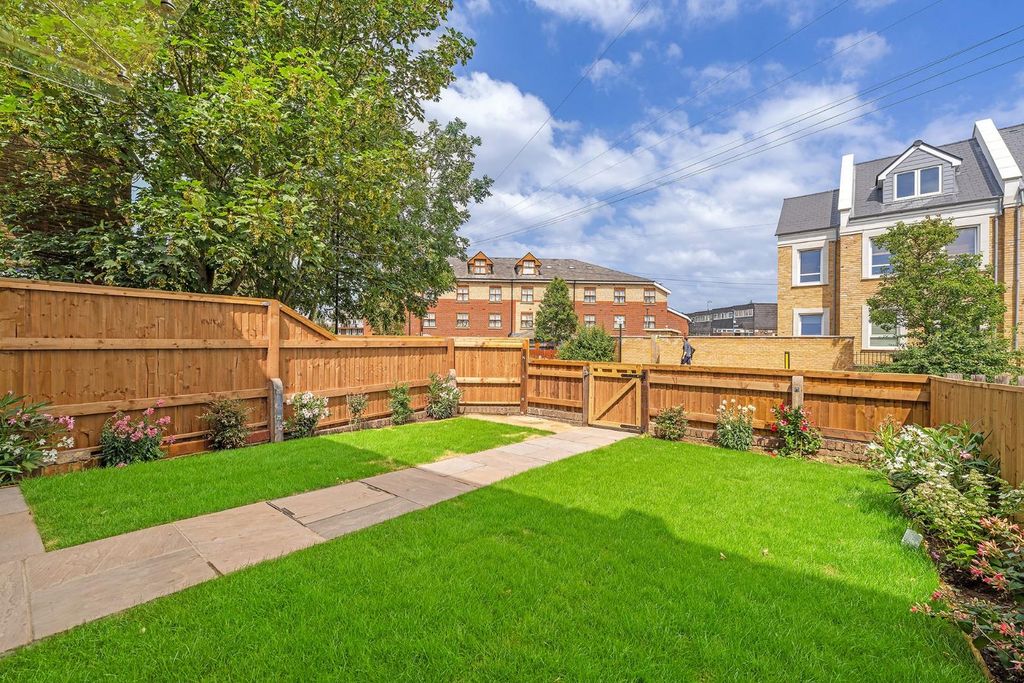 Property photo 2 of 19 Front Garden.Jpg