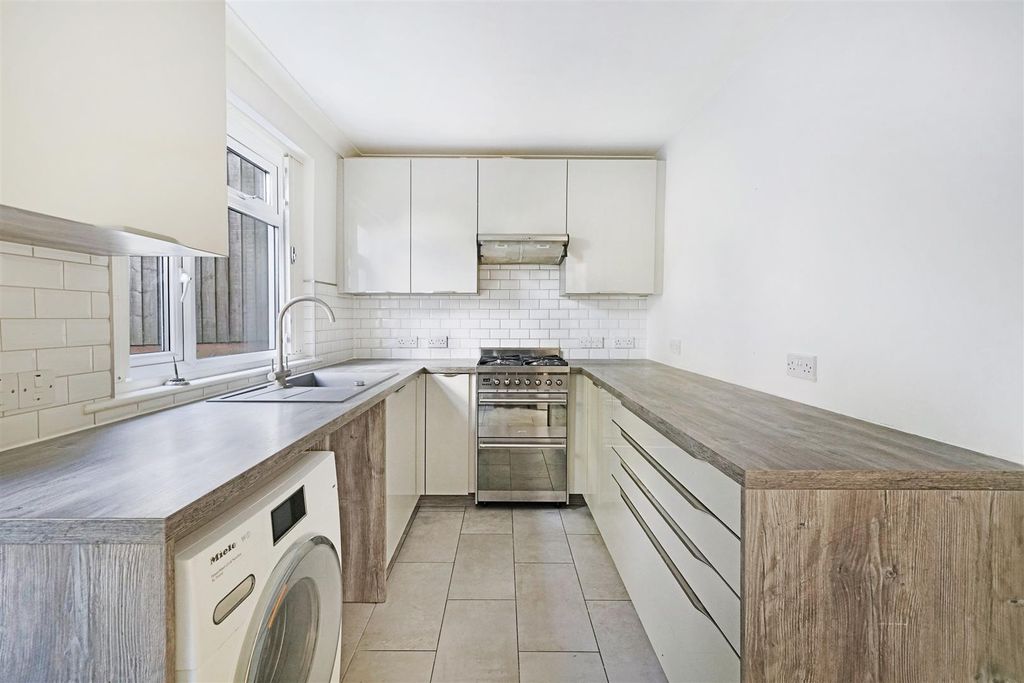 Property photo 3 of 23 Kitchen