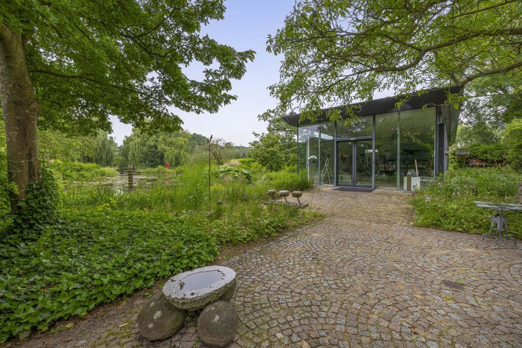 Property photo 3 of 53