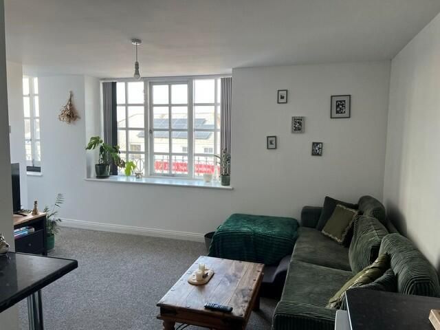 Property photo 3 of 10 Living Room