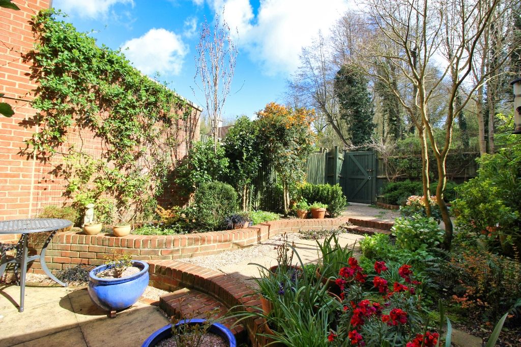 Property photo 2 of 18 Garden