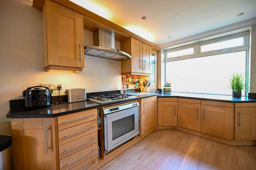 Property photo 3 of 30