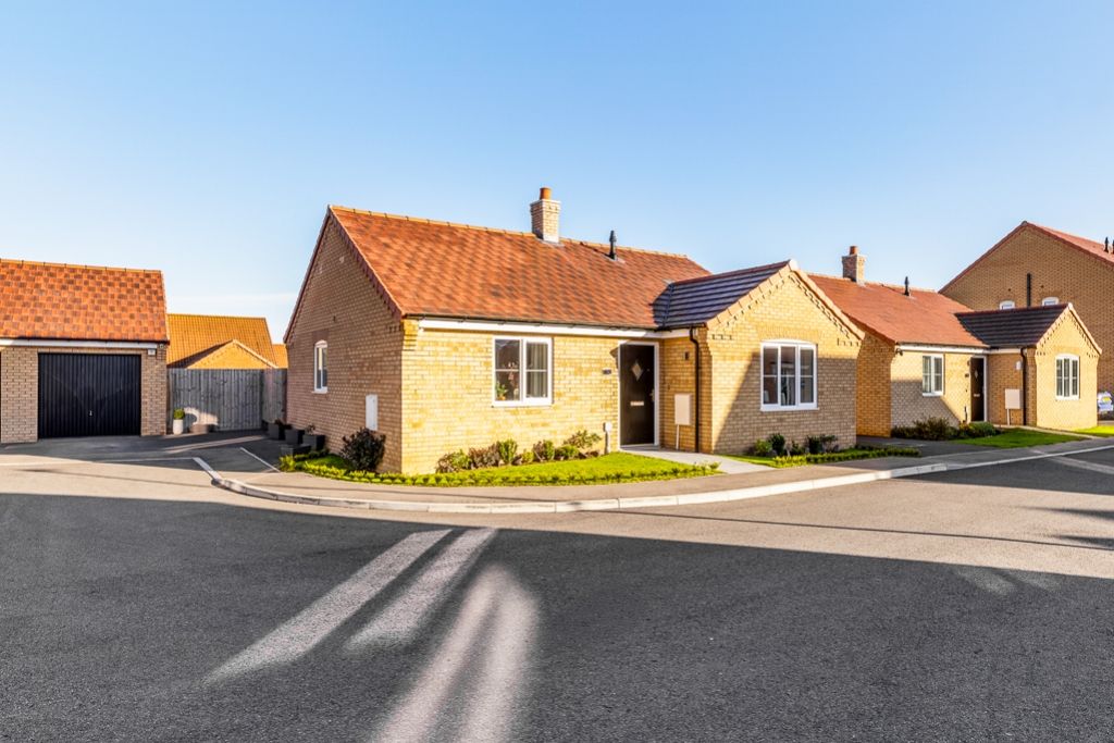 Property photo 1 of 25 72 Pheasant Street (Holbeach)-7