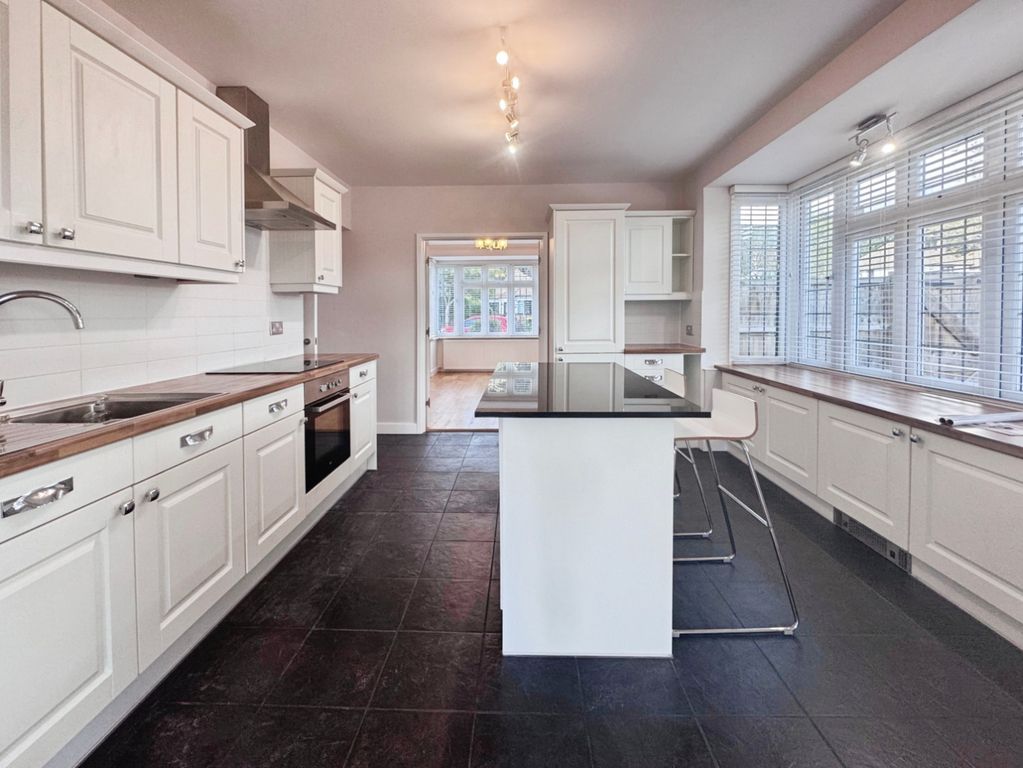 Property photo 3 of 26 Kitchen