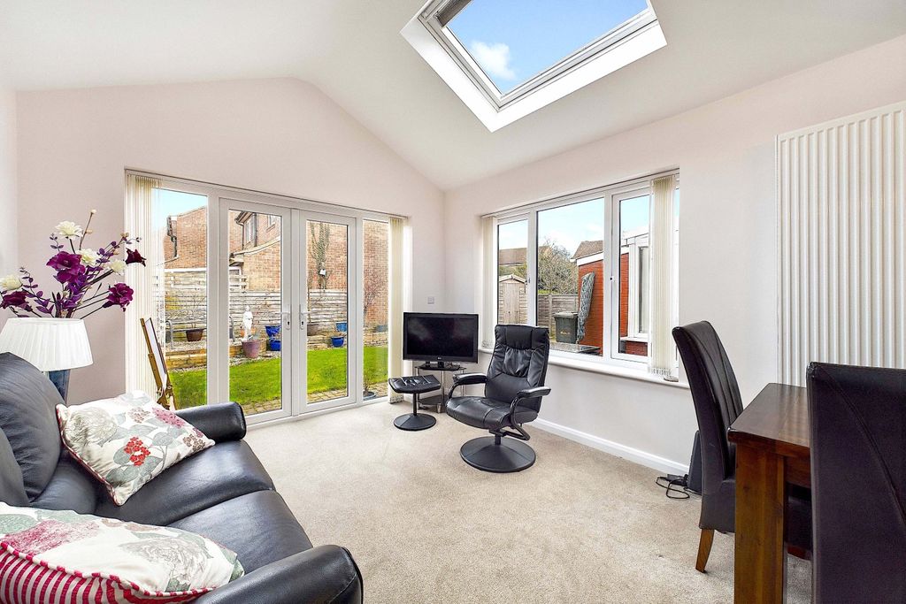 Property photo 3 of 24 3 Paddock Close - Sun Room