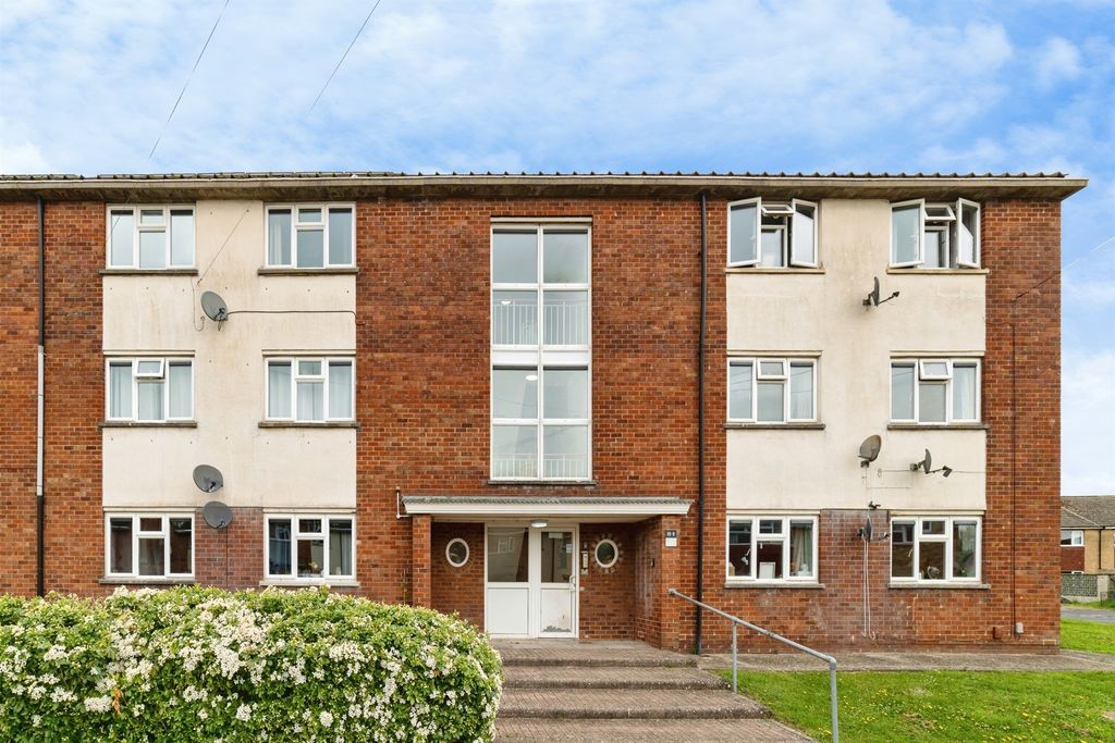 Property photo 2 of 12