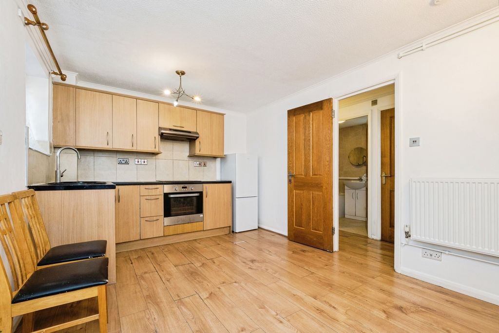 Property photo 2 of 15 Pbox-Img.Jpg