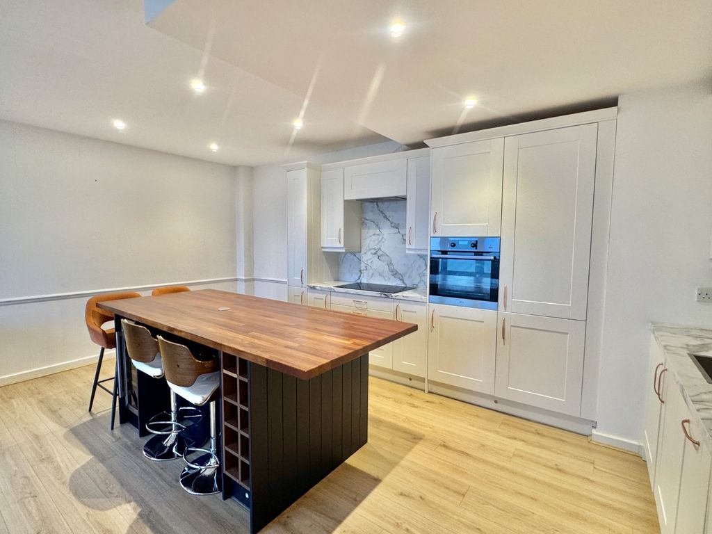 Property photo 2 of 18 Kitchen Area