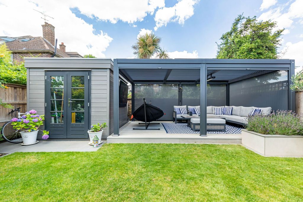 Property photo 2 of 18