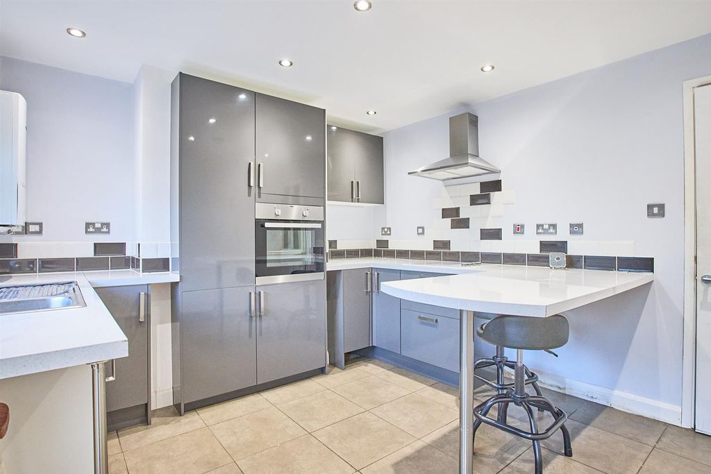 Property photo 2 of 7 New Street, Es 5.Jpg