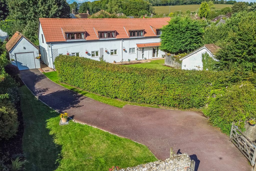 Property photo 1 of 11
