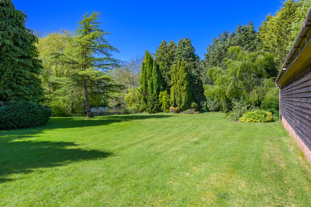 Property photo 3 of 53 Gardens And Lake
