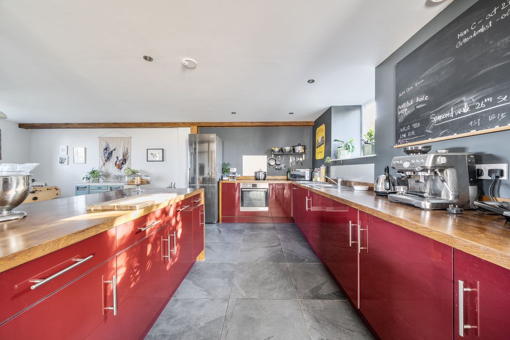 Property photo 2 of 30