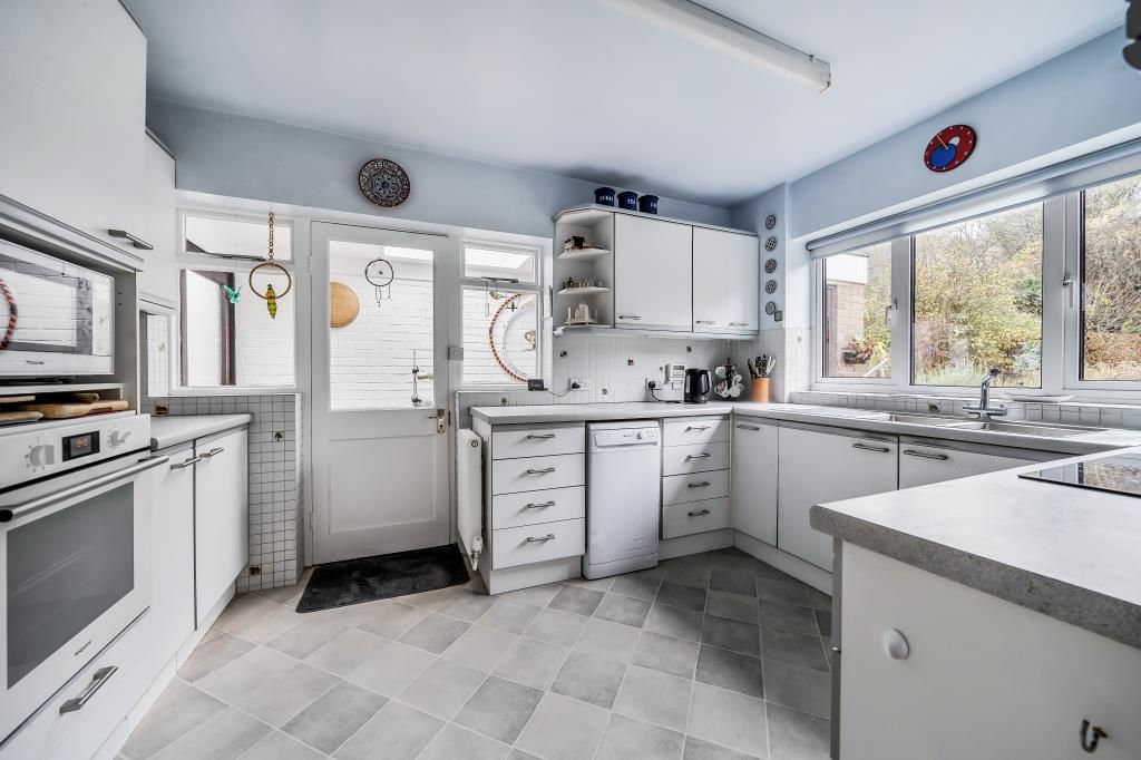 Property photo 2 of 20 Kitchen