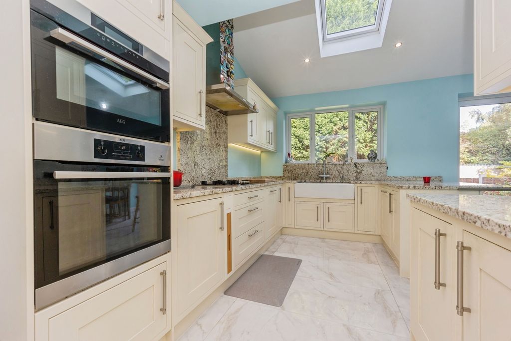 Property photo 3 of 16 Pbox-Img.Jpg