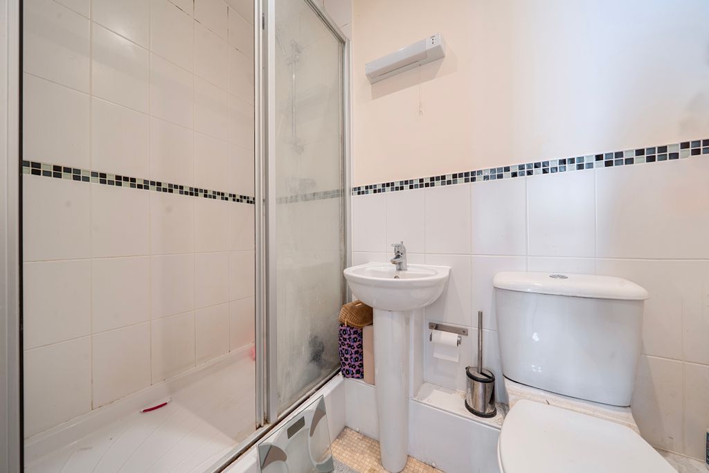 Additional image 9 of 2 bed flat for salePasteur Drive, Old Town, Swindon SN1