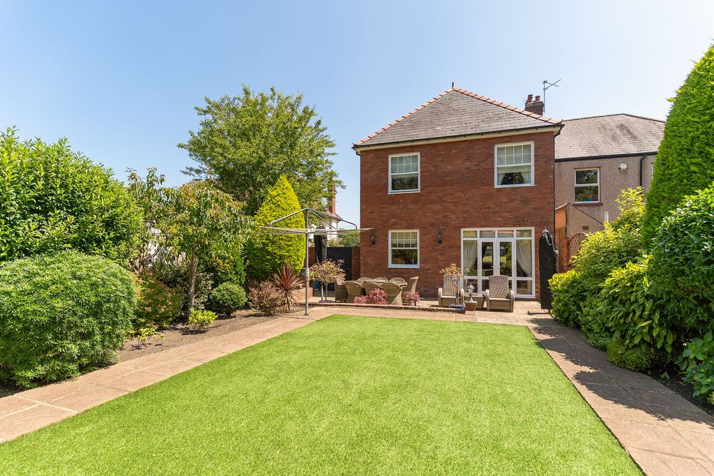 Property photo 2 of 35
