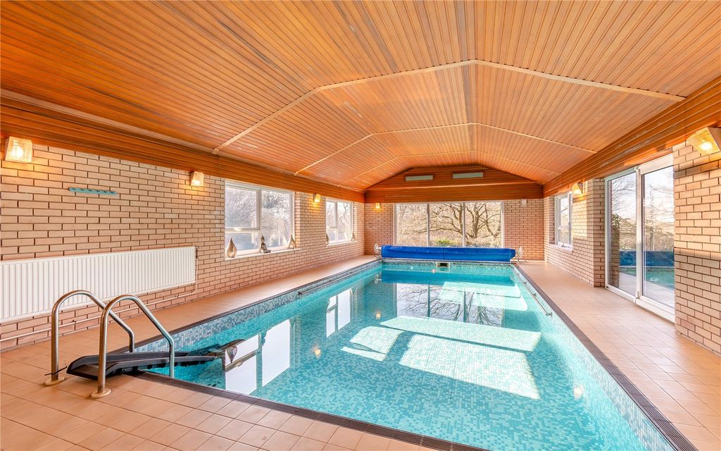 Property photo 2 of 20 Swimming Pool