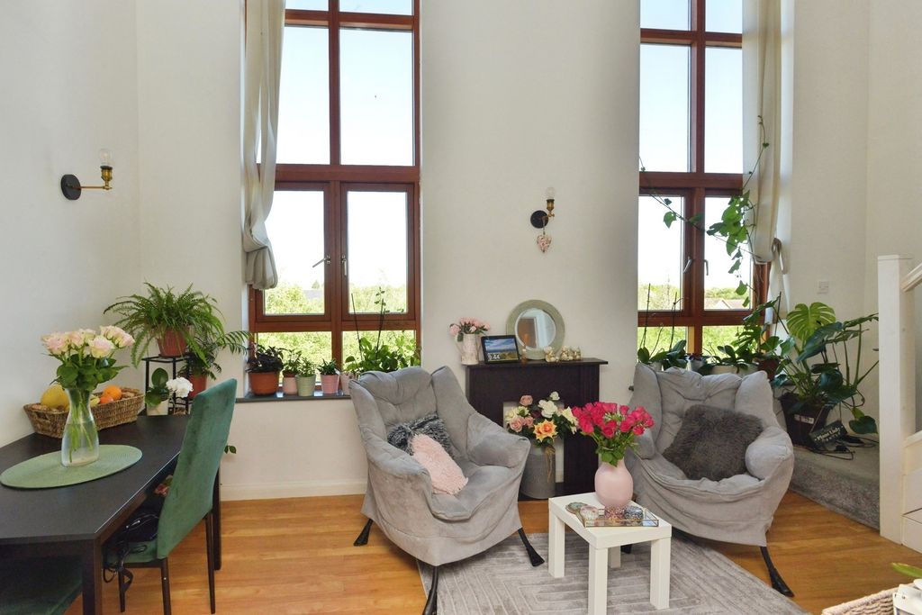 Property photo 2 of 18 Pbox-Img.Jpg