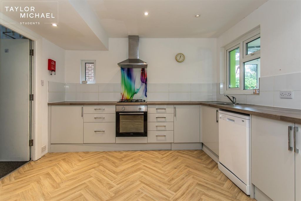 Property photo 1 of 28 Kitchen